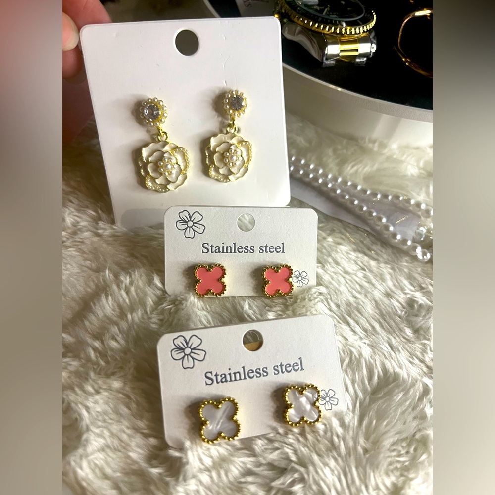 Fashion jewelries